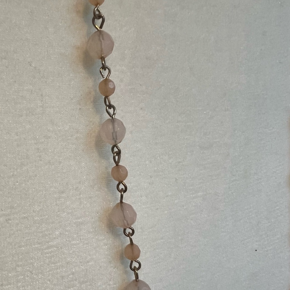 Light peach sparkly beaded long necklace can be doubled - Picture 5 of 6